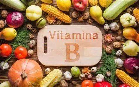 Wat is de relatie tussen vitamine B9 en foliumzuur?