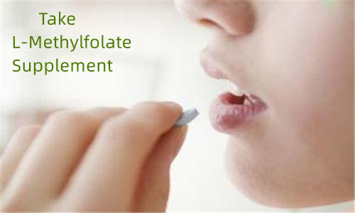 Neem het L-methylfolaatsupplement